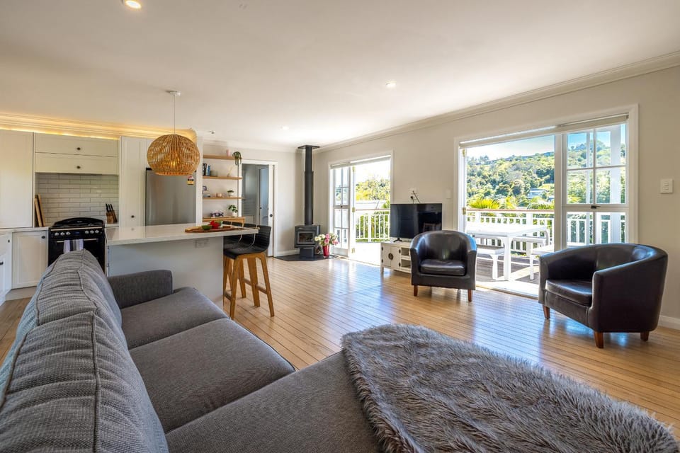 Aloha Cottage with Pool & Spa, Waiheke House in Auckland Region