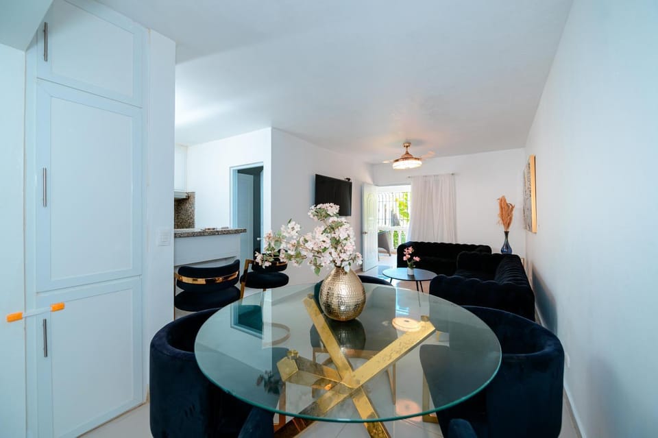 Living room, Seating area, Dining area