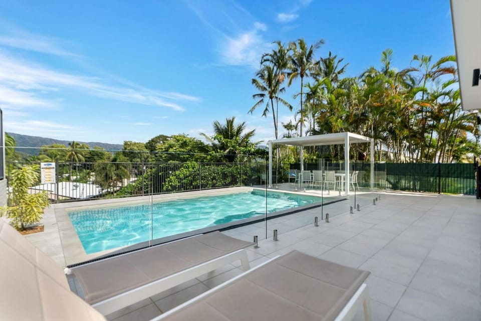 Pool view, Swimming pool, sunbed