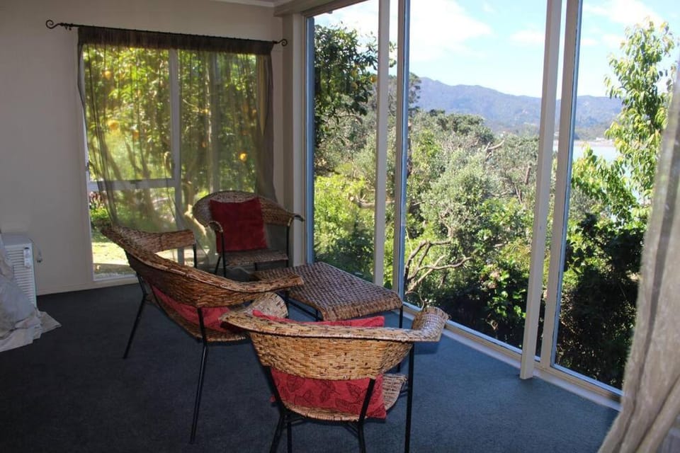Skyehaven Holiday Home - Coromandel Town House in Auckland Region