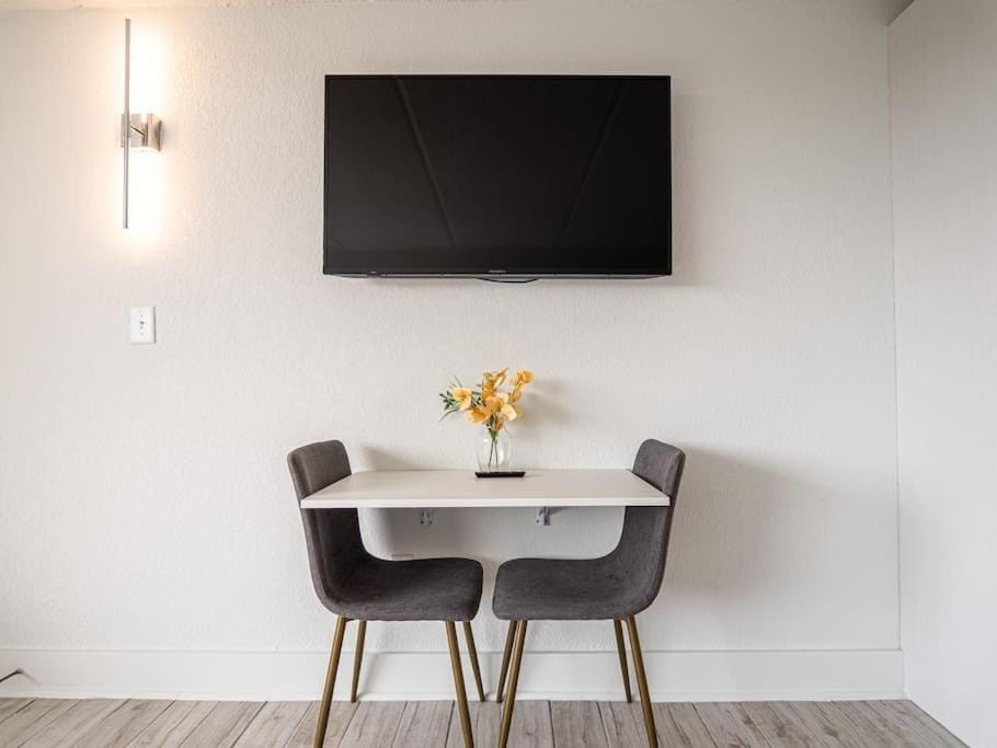 Lovely 1BR Suite Minutes to Disney With Lake view Apartment in Osceola County