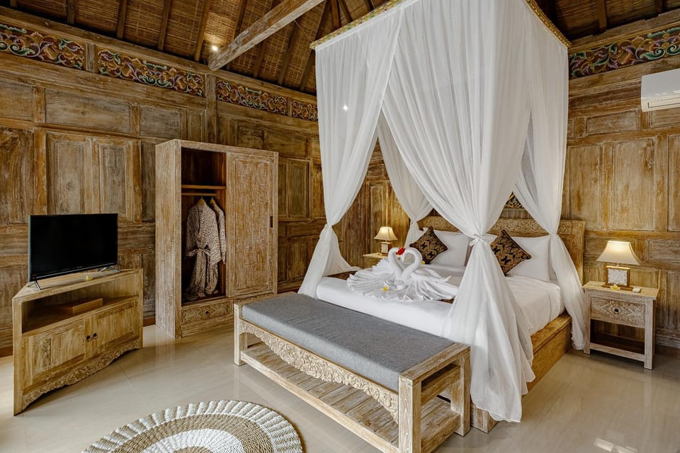 Bed, TV and multimedia, Photo of the whole room, Bedroom, towels, wardrobe, air conditioner