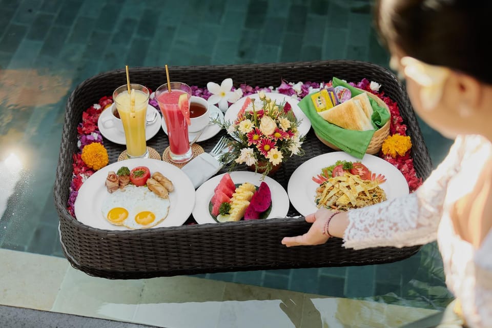 Food and drinks, Food, Swimming pool, Breakfast