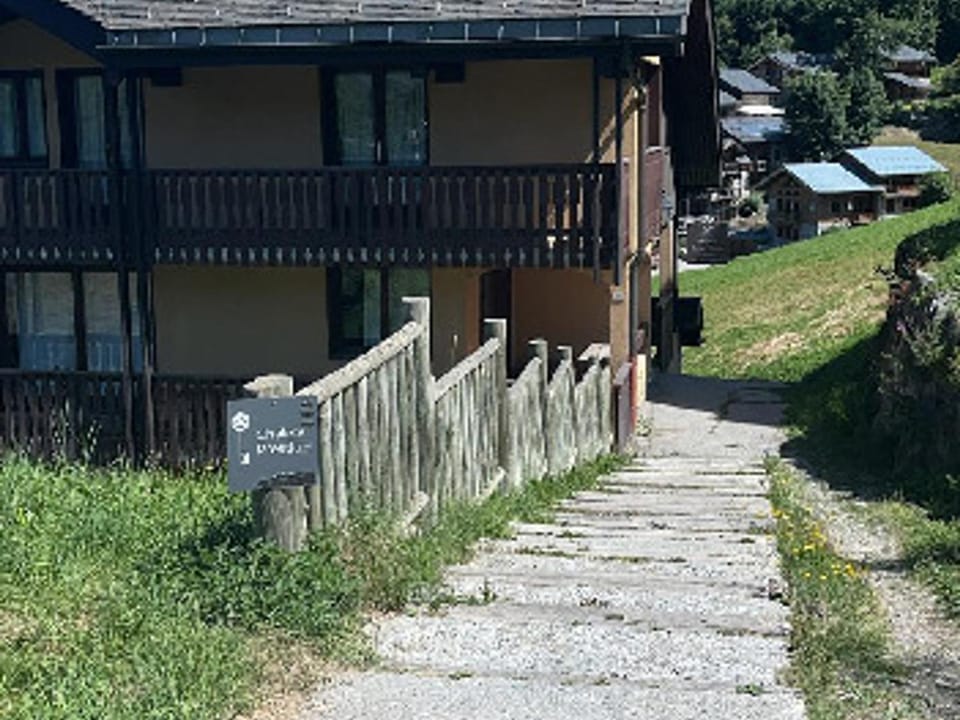 Grand appartement ski in/ski out pour 10 pers. à Saint Martin de Belleville, WiFi, balcon - FR-1-570-63 Apartment in St Martin Belleville