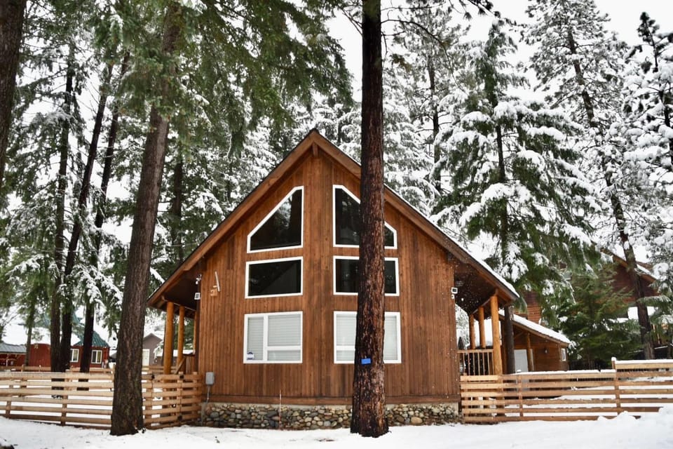 Property building, Winter, Parking