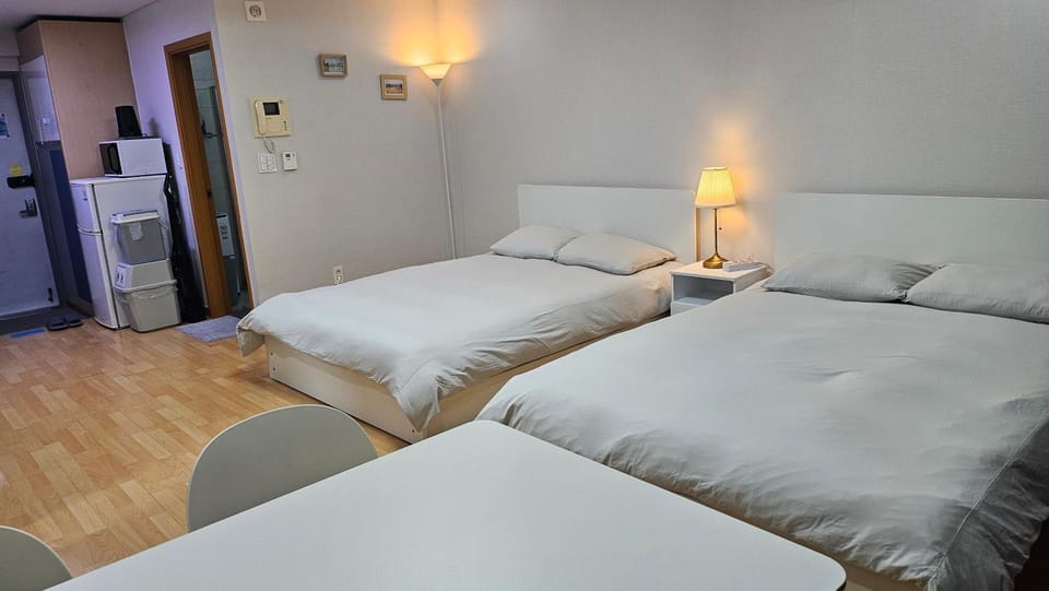 Hongdae Cleanhouse Bed and Breakfast in Seoul
