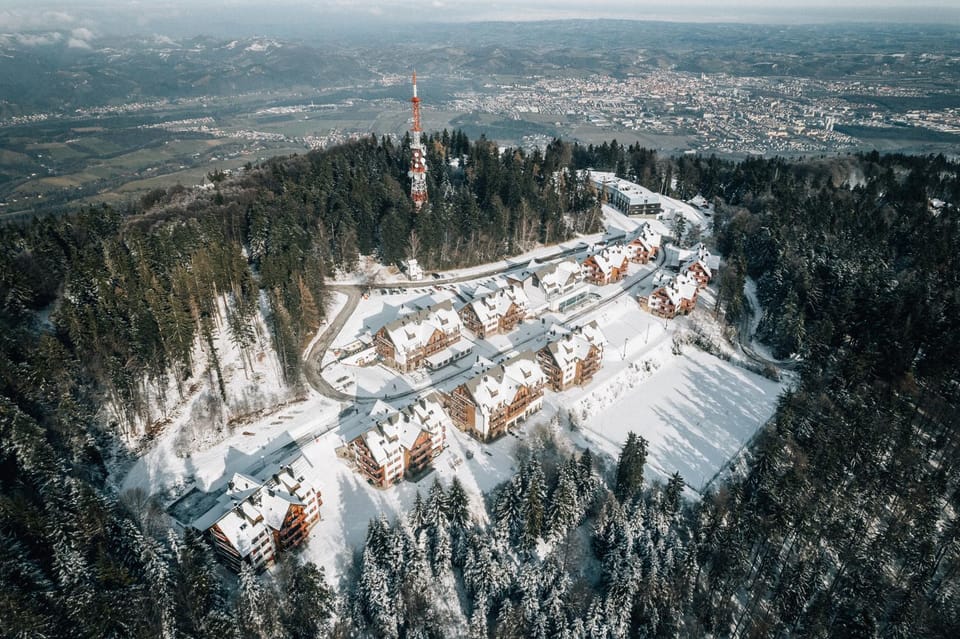 Nearby landmark, Day, Winter