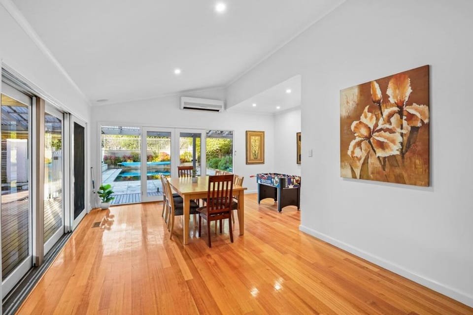 Elegant Luxury - Family Entertainer in Ringwood House in Melbourne