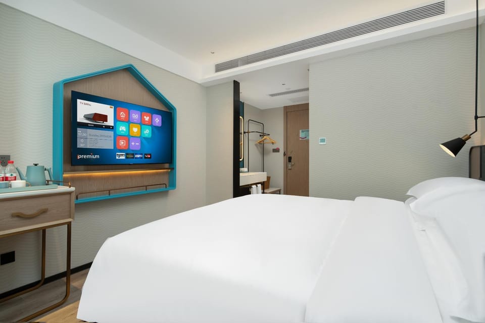 Bed, Photo of the whole room, Bedroom