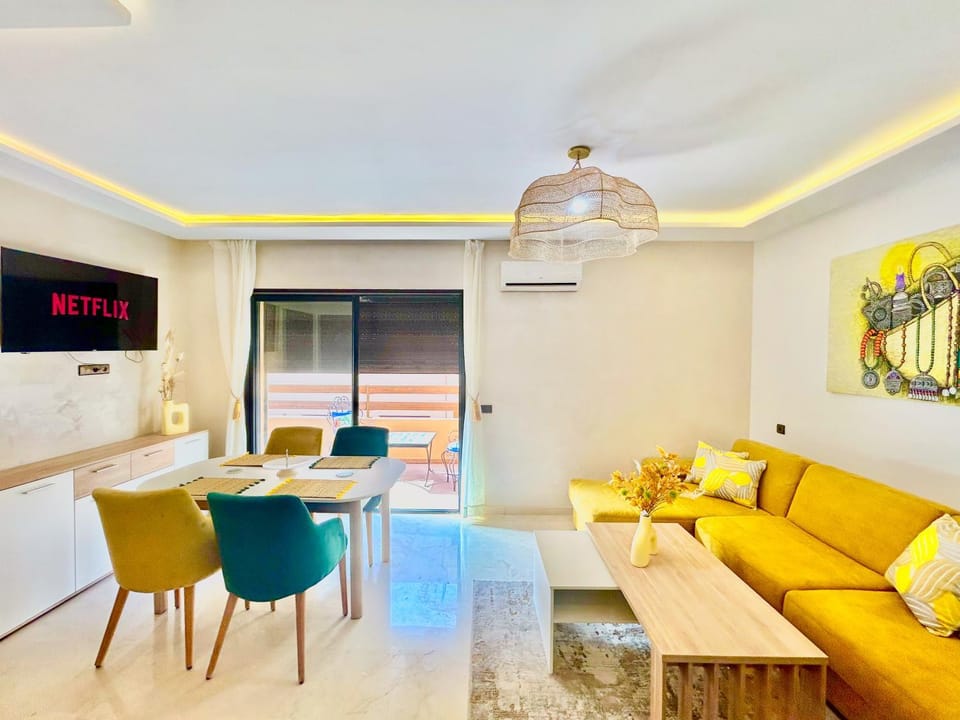 L'Oasis Lumineux avec Piscine et Terrasse Apartment in Marrakesh
