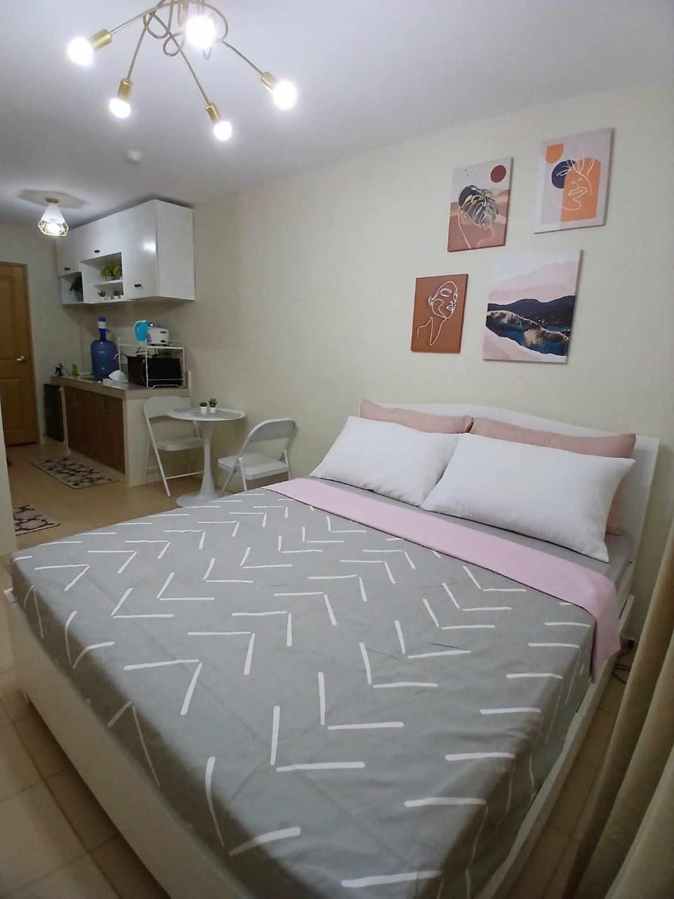 Bed, Kitchen or kitchenette, Photo of the whole room, Bedroom