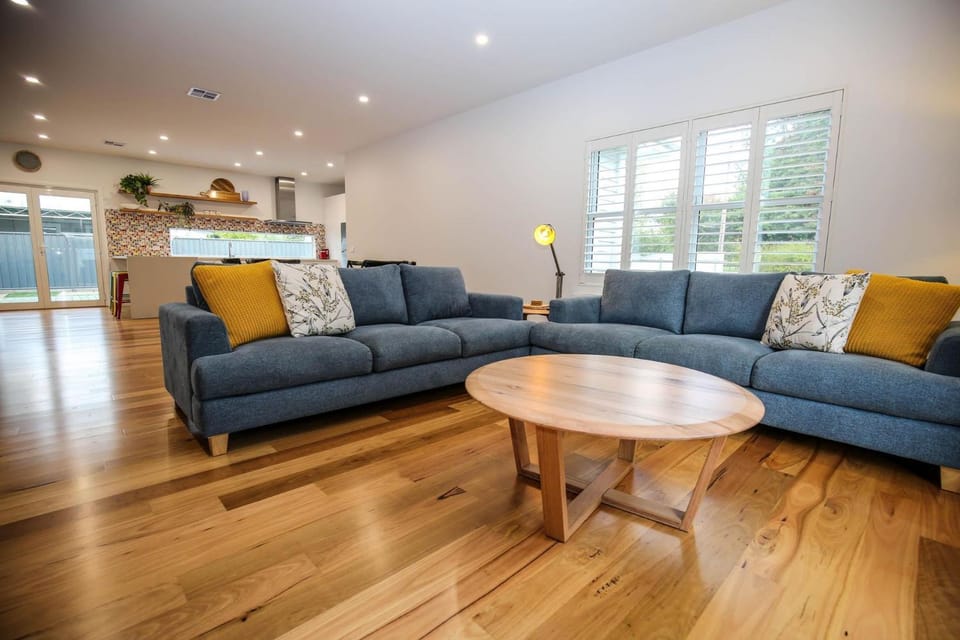 Living room, Seating area, heating, pet friendly, air conditioner