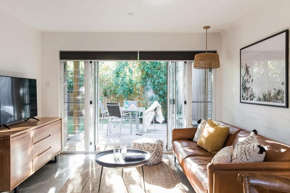 The Sunshine Bungalow Beautiful Noosa Home House in Noosa Heads
