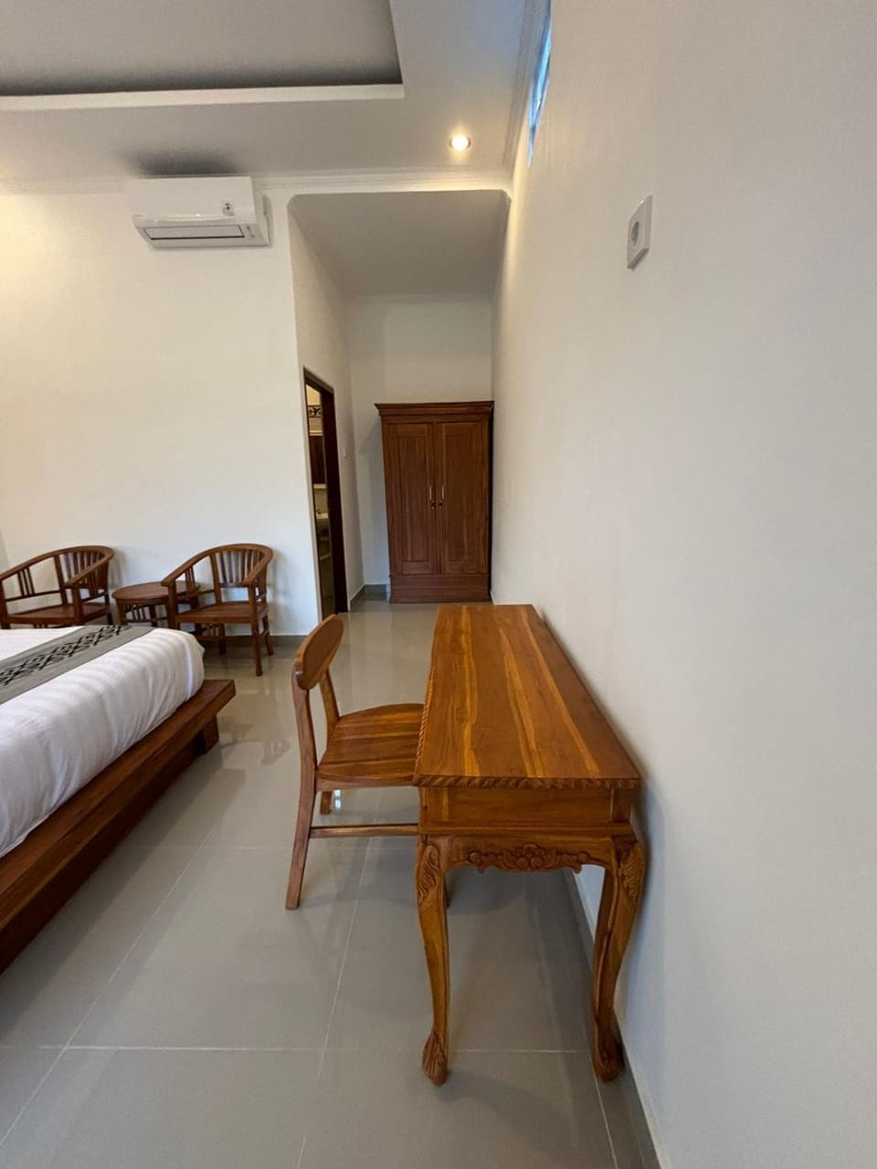 Photo of the whole room, Bedroom, air conditioner
