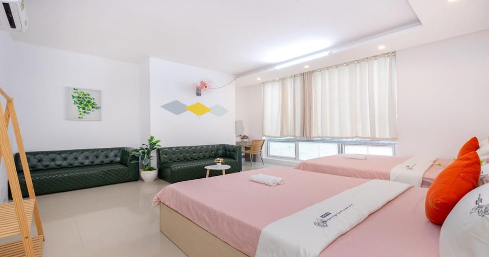 Bed, Living room, Photo of the whole room, Seating area, Bedroom