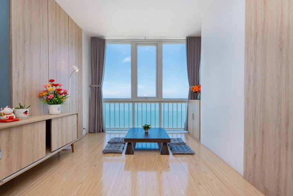 View (from property/room), Balcony/Terrace, Living room, Seating area, Dining area, Sea view