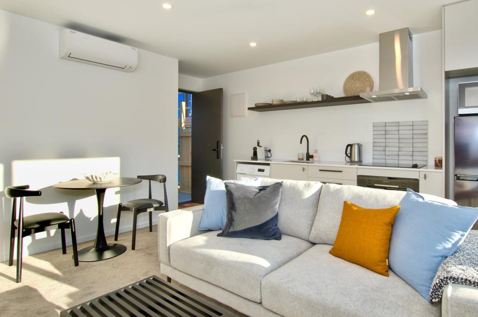 Kitchen or kitchenette, Living room, Dining area, oven, stove