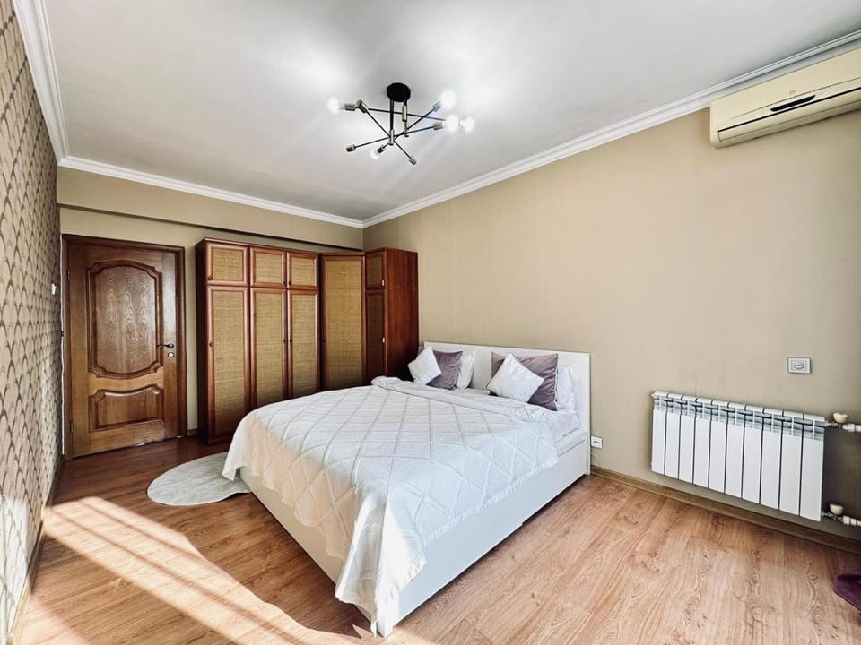 Bed, Photo of the whole room, Bedroom, wardrobe, air conditioner