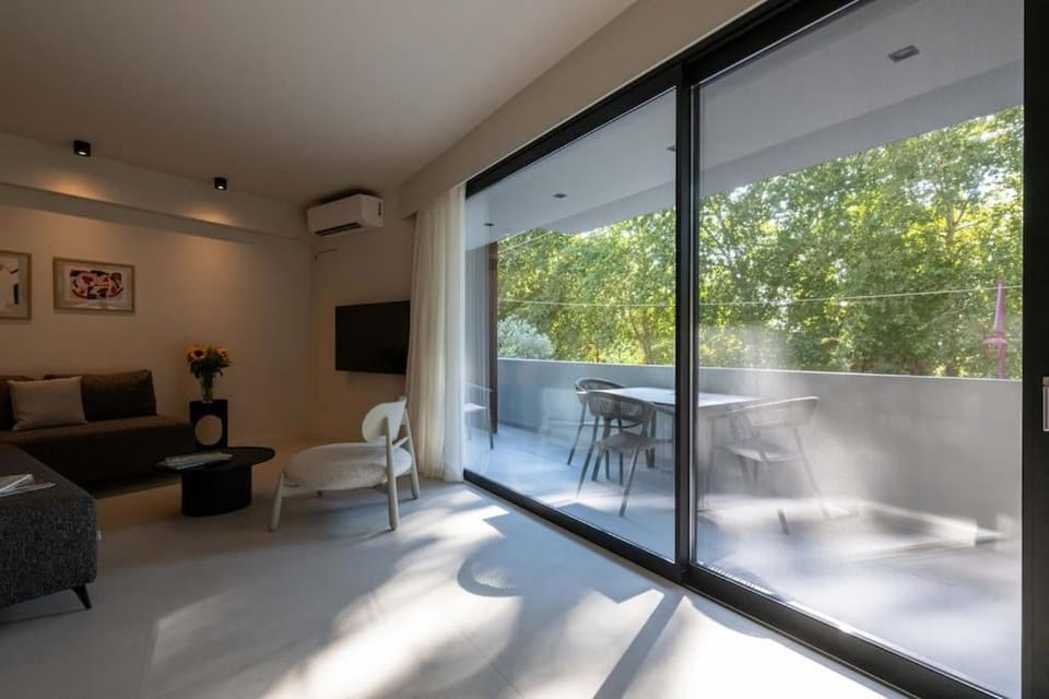 Patio, TV and multimedia, View (from property/room), Balcony/Terrace, Living room, Seating area, air conditioner