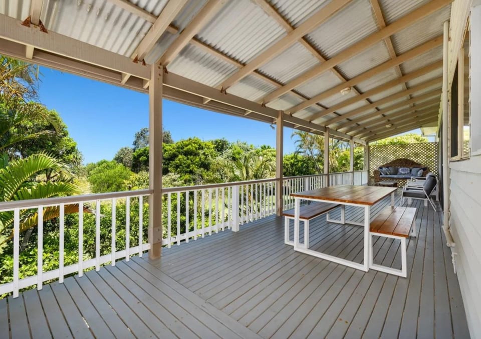 Classic Beach House on Surfside - Pet Friendly House in Pottsville