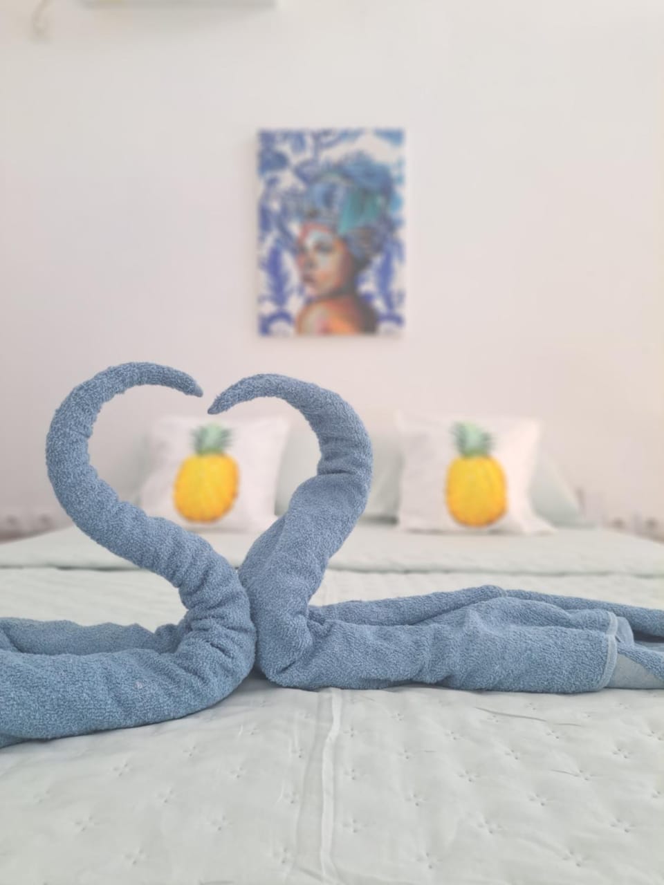 Bed, Decorative detail, Bedroom, towels