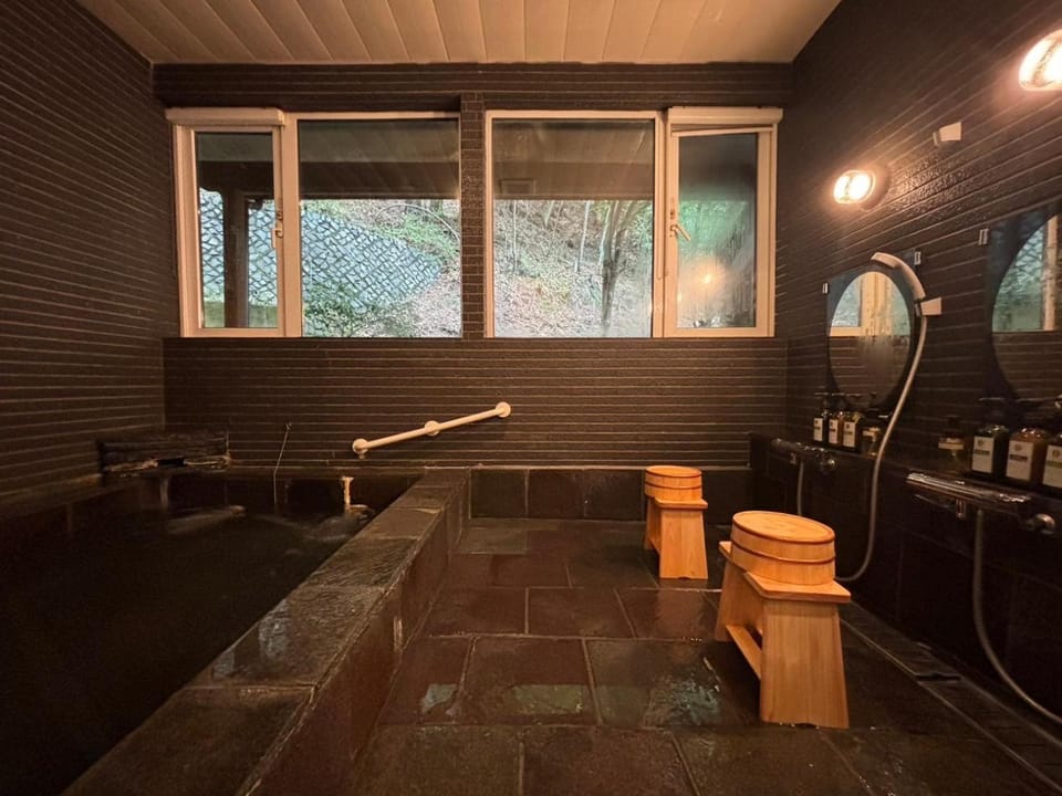 Hot Spring Bath, Bathroom