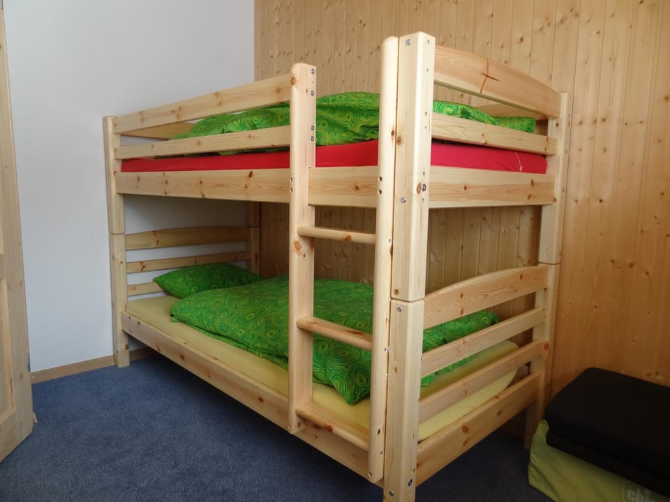 Bedroom, bunk bed