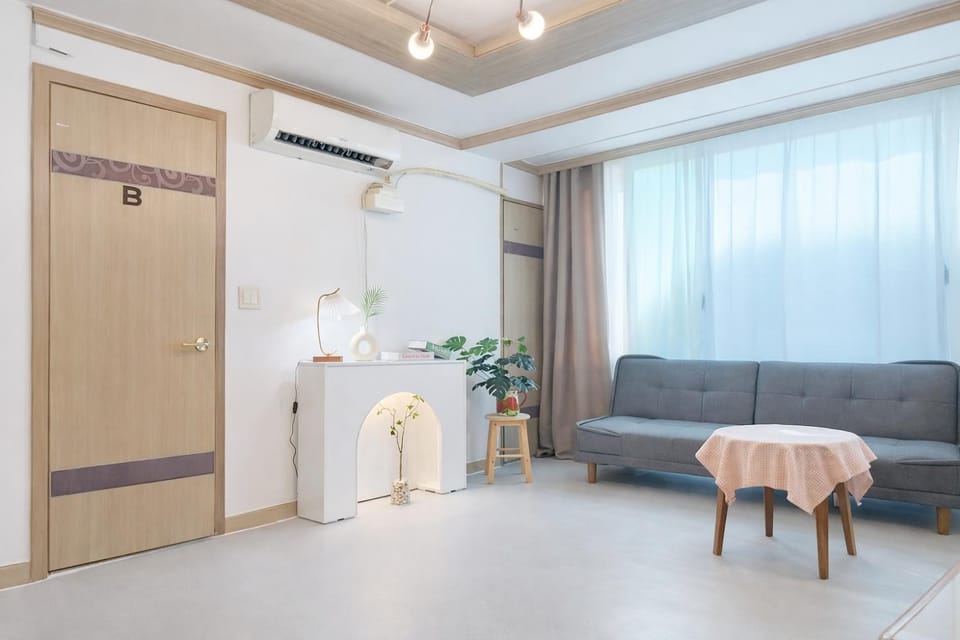 연지 White Linen House Apartment in Seoul