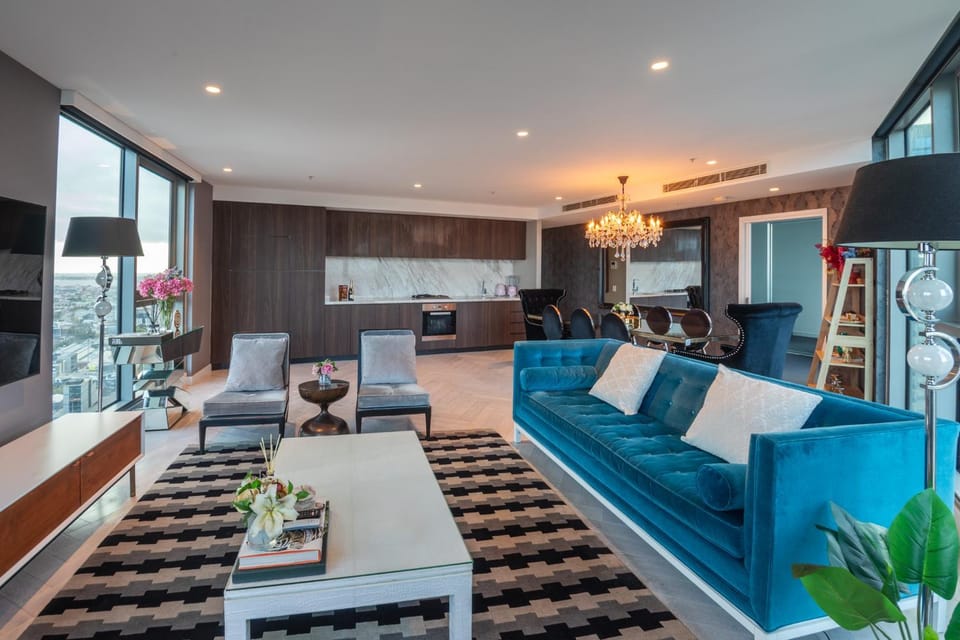 Premium Luxury Sub-Penthouse Apartment in Southbank