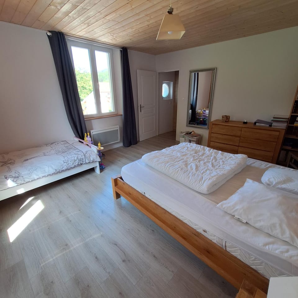 Bed, Photo of the whole room, Bedroom