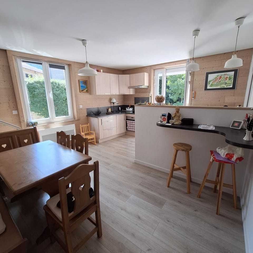 Kitchen or kitchenette, Dining area, stove, toaster