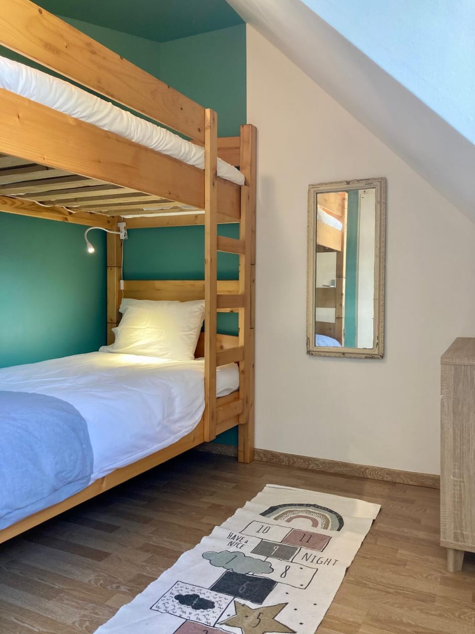 Bedroom, bunk bed