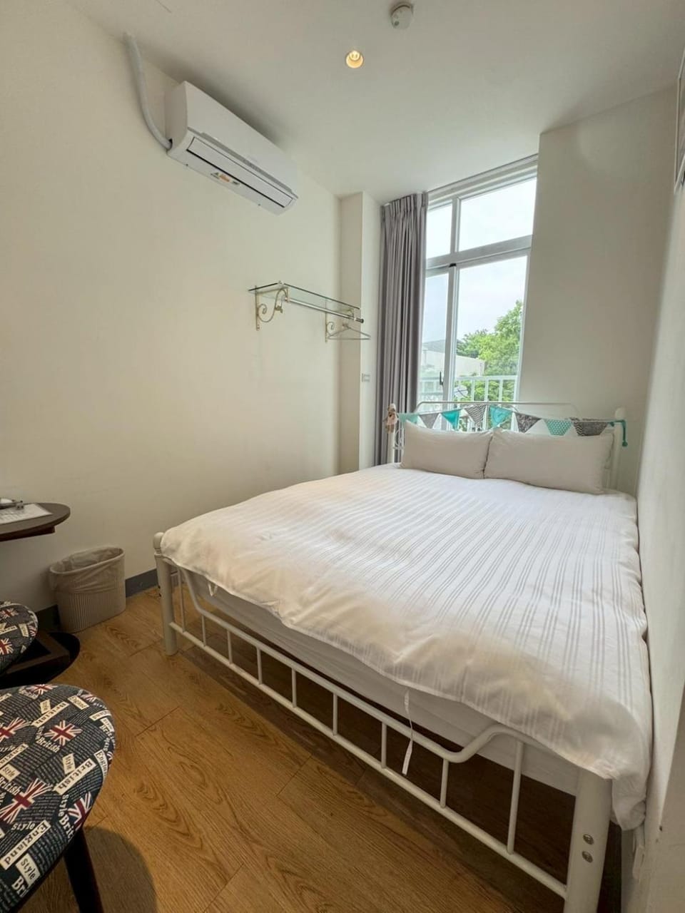 Bedroom, air conditioner