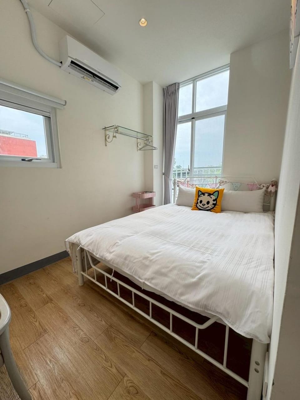 Bed, Photo of the whole room, Bedroom, air conditioner