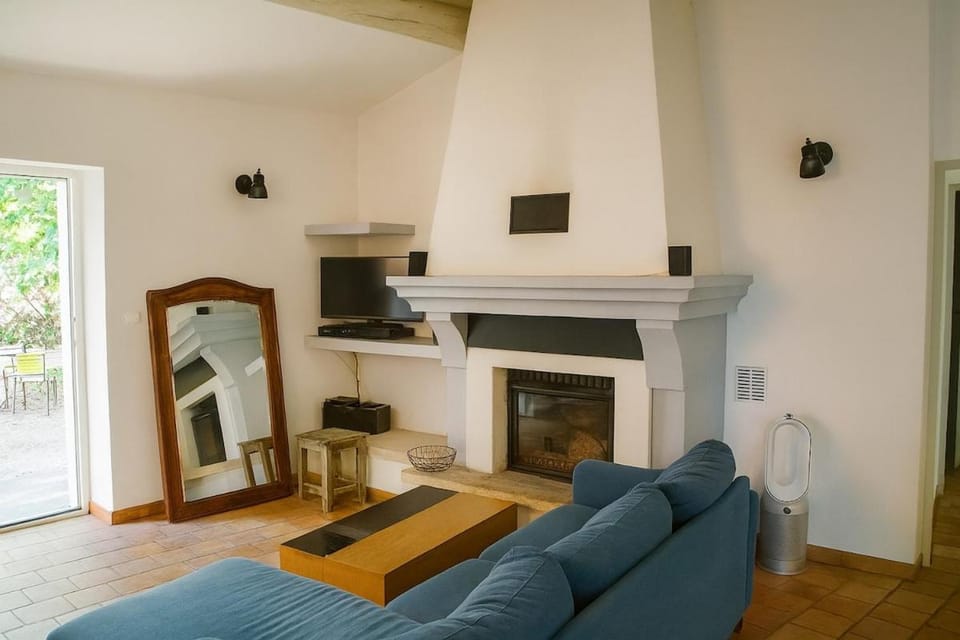 Le Cabanon Provençal Traditionnel Jardin Barbecue & Cheminée House in L'Isle-sur-la-Sorgue