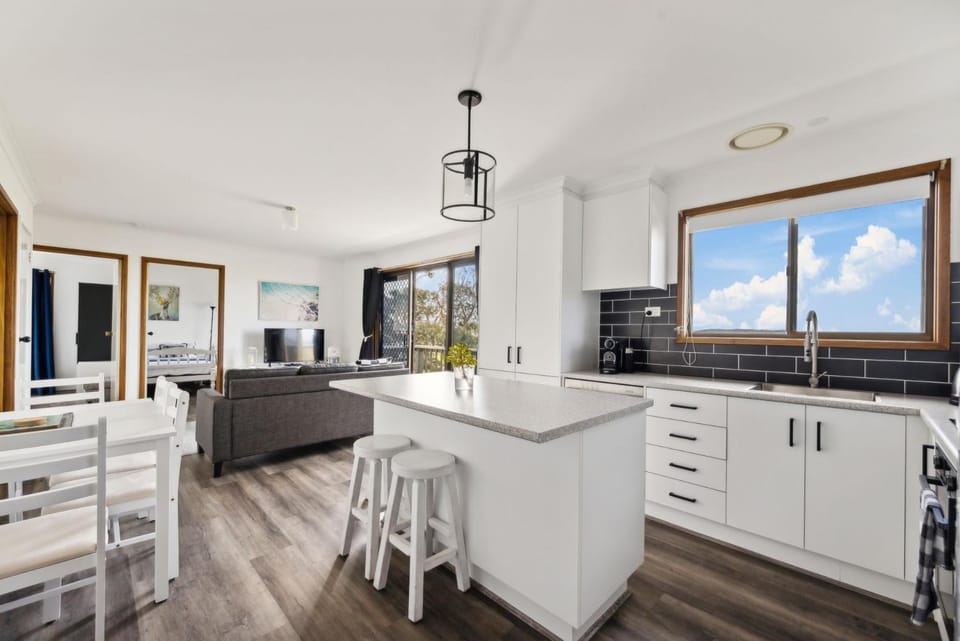 Kitchen or kitchenette, Living room, Dining area