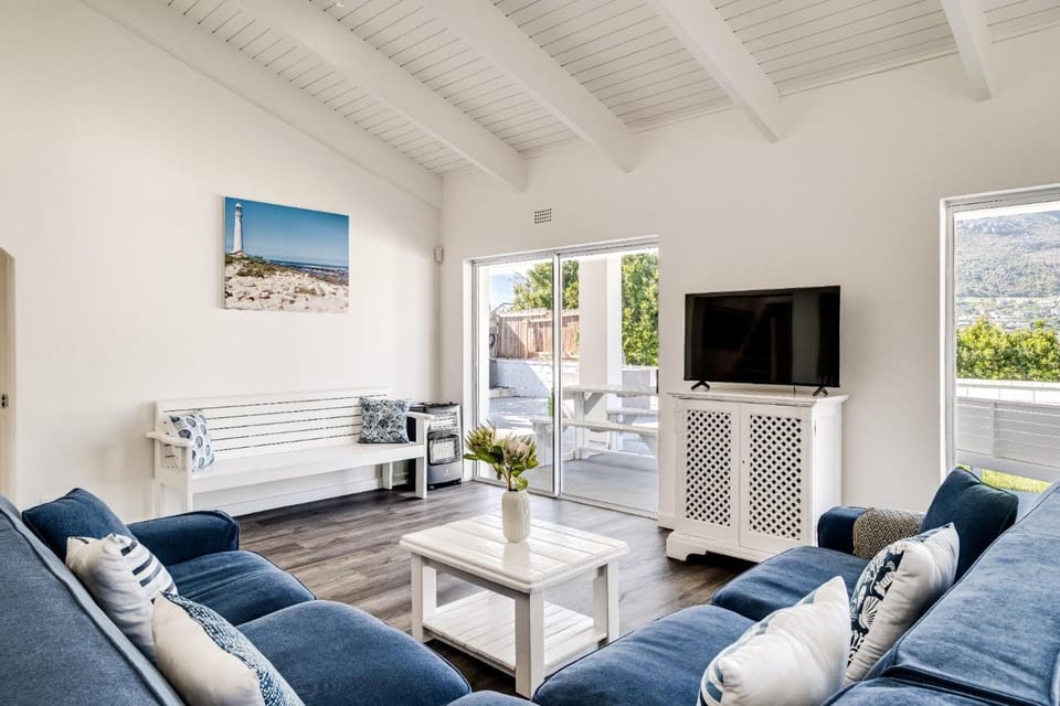 Living room, Seating area, Mountain view