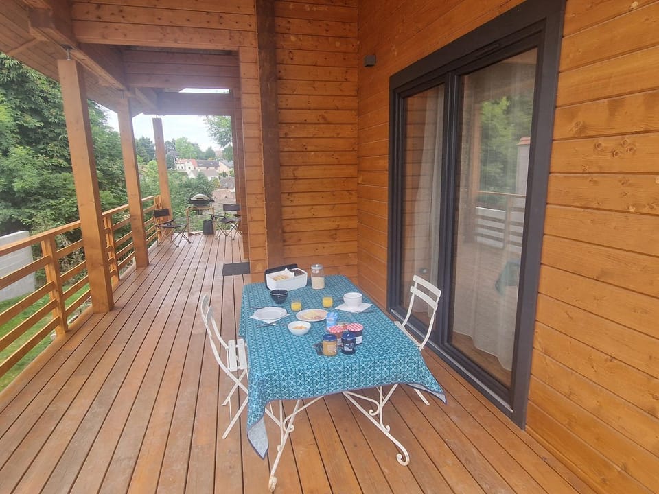 Patio, Food and drinks