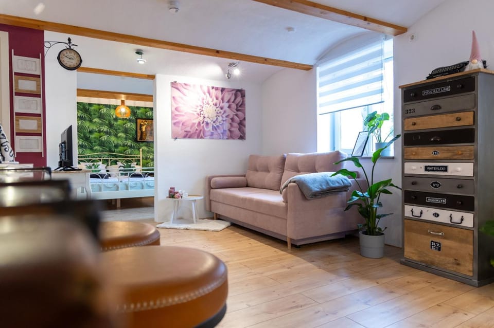 Living room, Photo of the whole room, Seating area