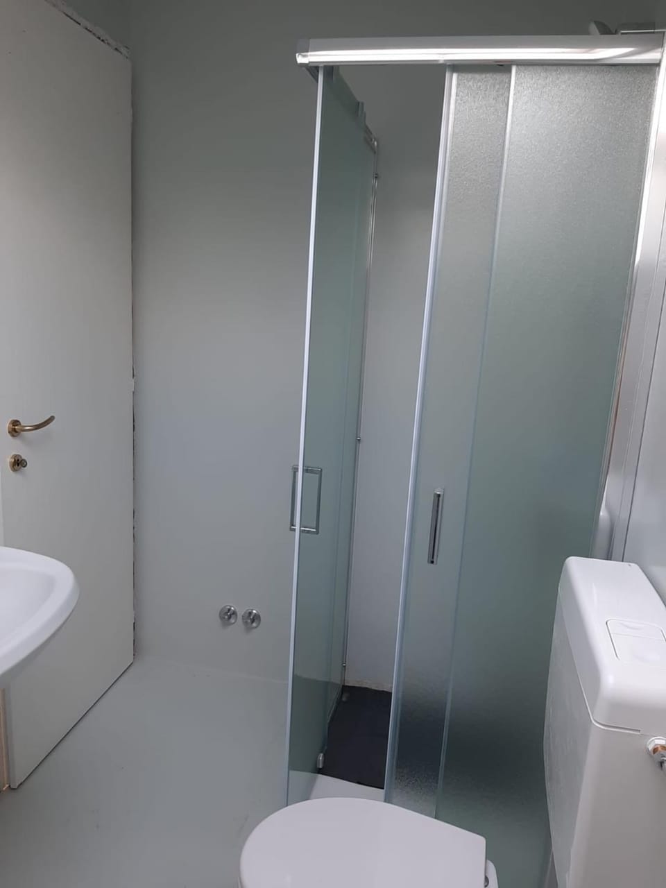 Shower, Toilet