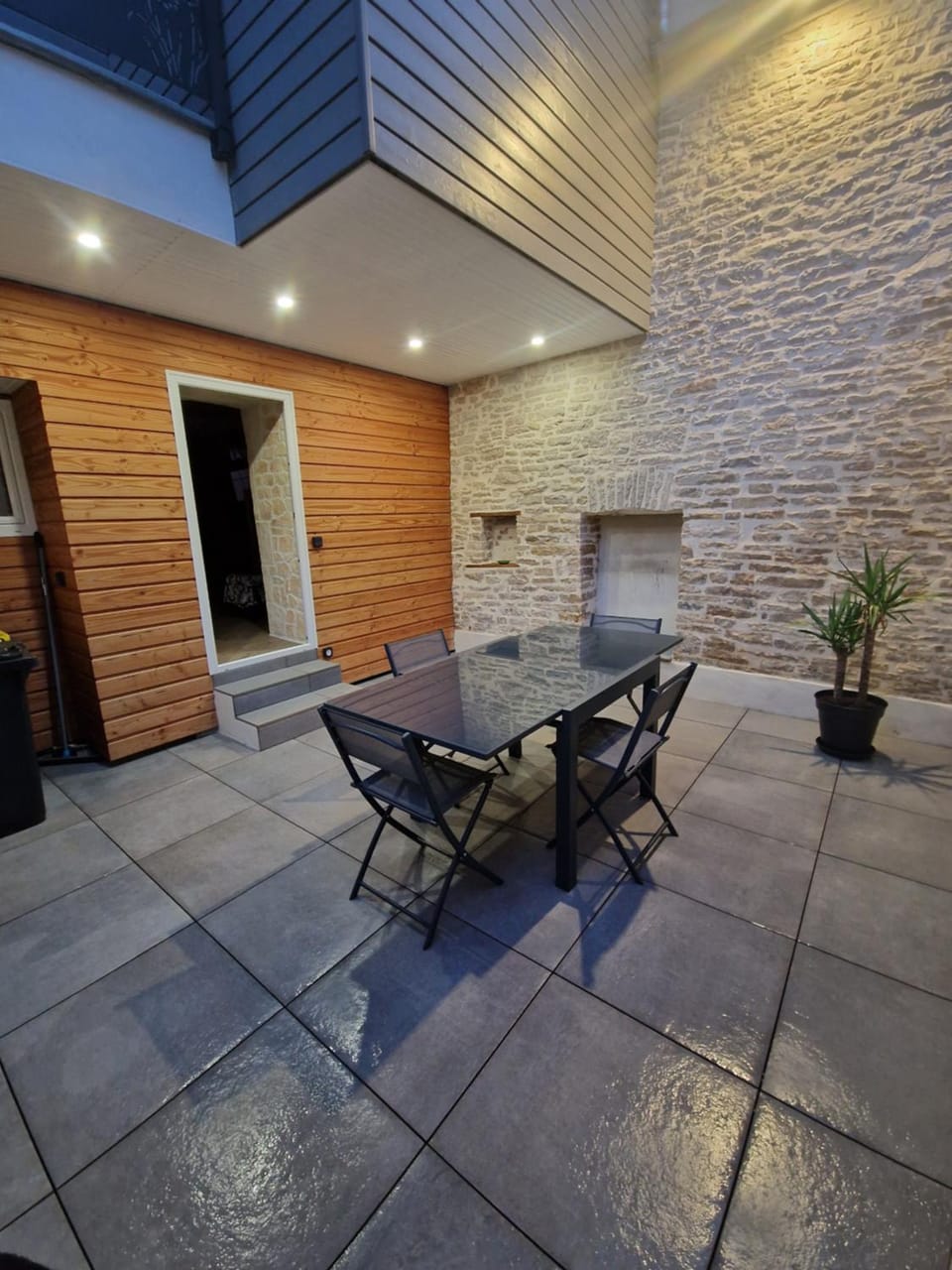 Seating area, Dining area