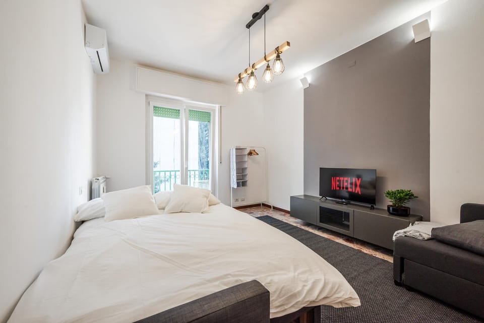 Casa Torino 101, Camere a Rozzano - Forum Assago a 7 minuti, Ospedale Humanitas a 5 minuti - SmartStay Rozzano Bed and Breakfast in Lombardy