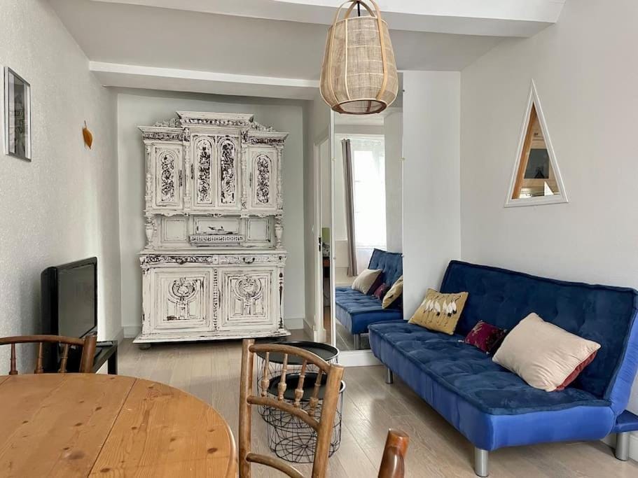 Fun x Cosy City Retreat by Melrose Apartment in Bayeux