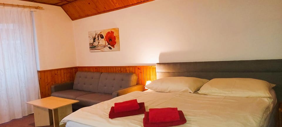 Bed, Living room