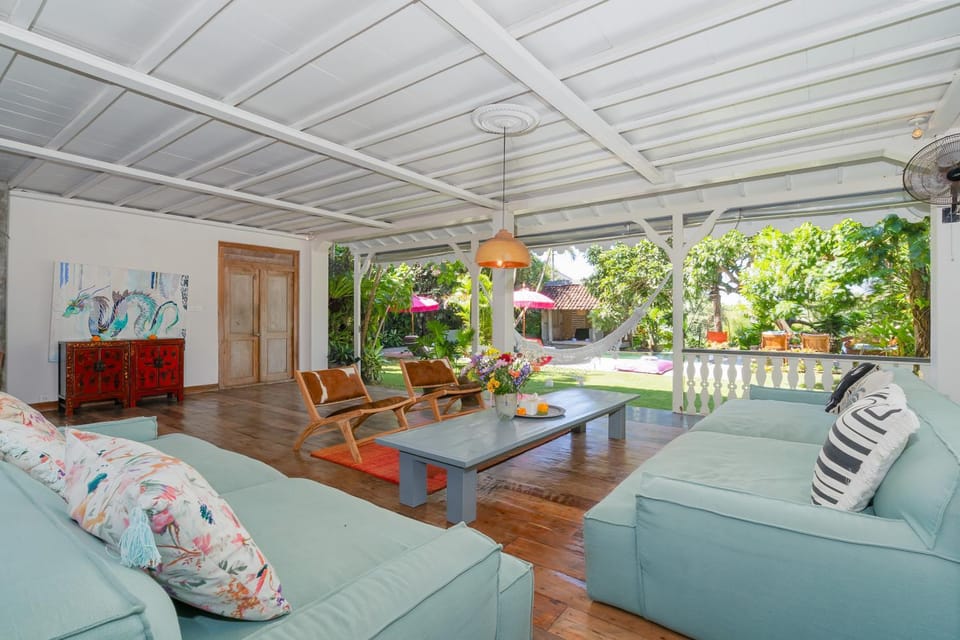 Patio, Day, Garden, View (from property/room), Balcony/Terrace, Living room, Seating area, Garden view, Landmark view, Family