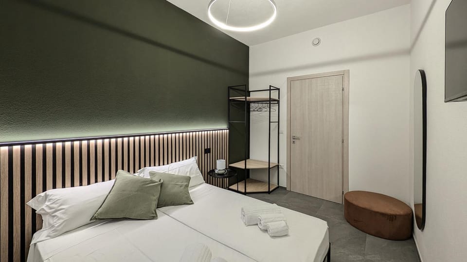 Bed, Bedroom, towels, wardrobe