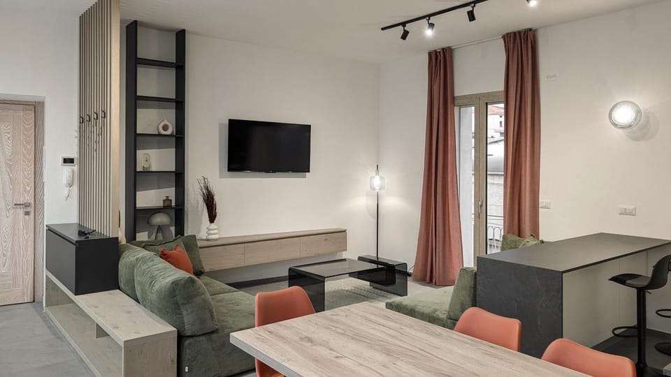 TV and multimedia, Kitchen or kitchenette, Living room, Seating area, Dining area