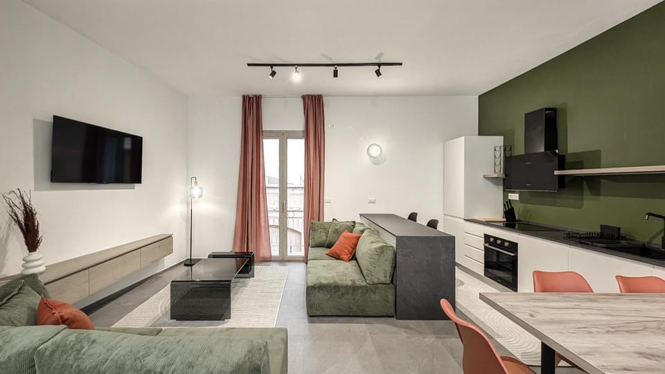 TV and multimedia, Kitchen or kitchenette, Living room, Seating area, Dining area