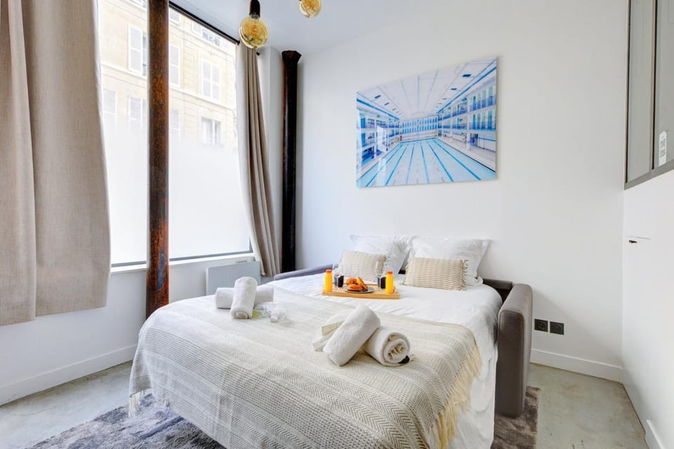 Bed, Bedroom, towels