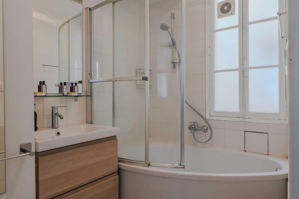 Bathroom, Bath